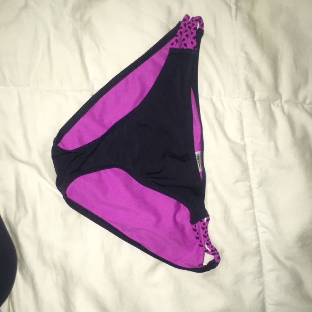 Sz large bikini bottom. NEVER WORN. Make offer